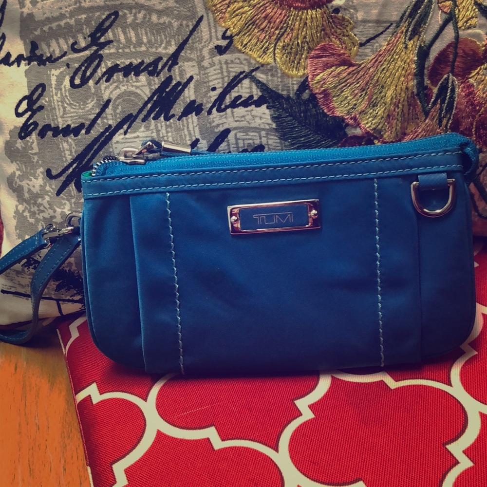 Tumi wristlet wallet (SOLD)